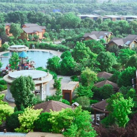 Suzhou Phoenix Hotspring Resort Zhangjiagang Bagian luar foto