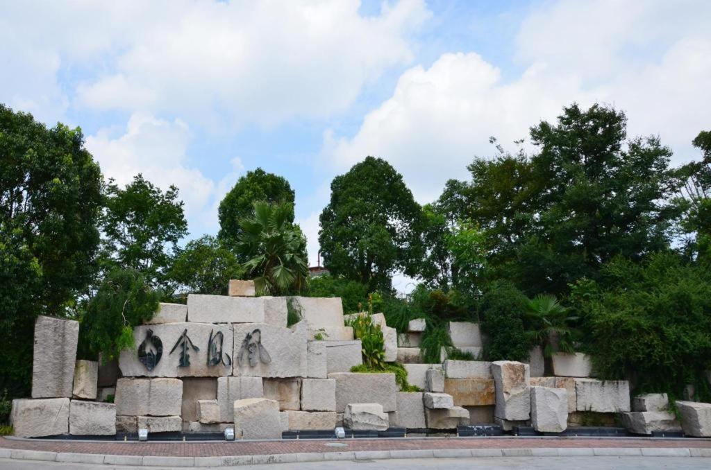 Suzhou Phoenix Hotspring Resort Zhangjiagang Bagian luar foto