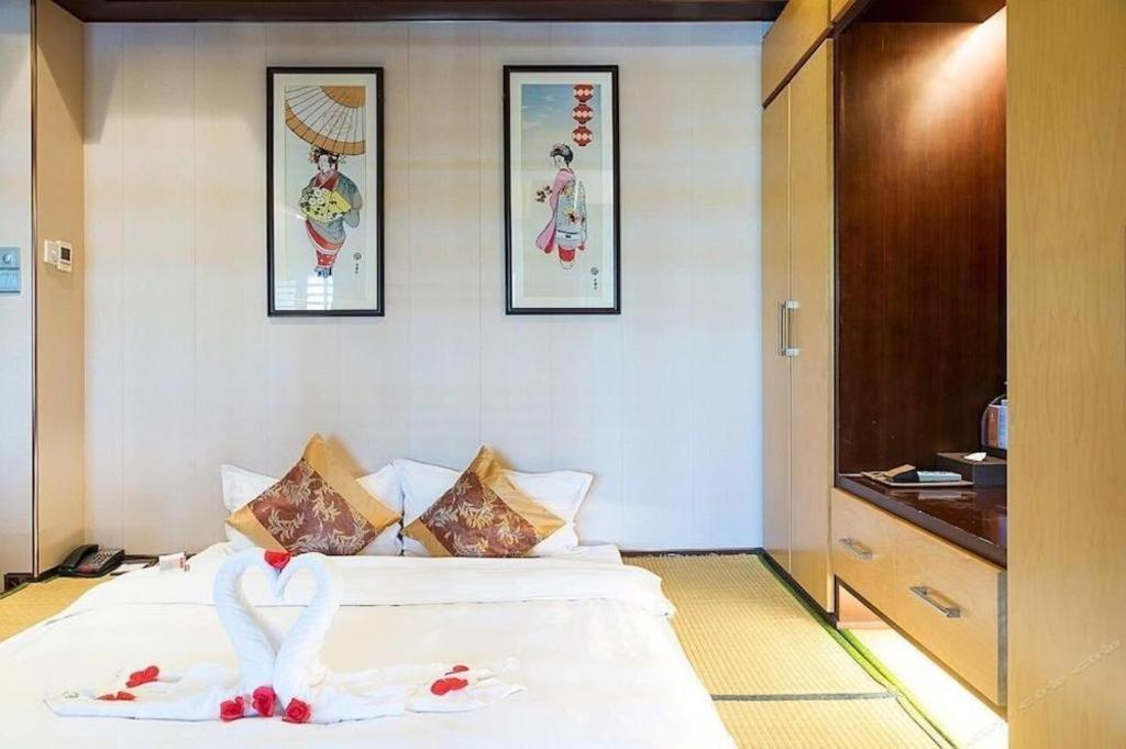Suzhou Phoenix Hotspring Resort Zhangjiagang Bagian luar foto