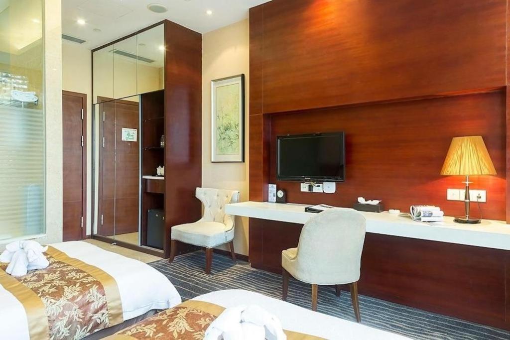 Suzhou Phoenix Hotspring Resort Zhangjiagang Bagian luar foto