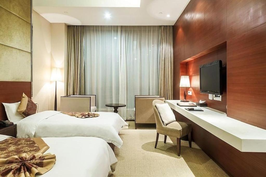 Suzhou Phoenix Hotspring Resort Zhangjiagang Bagian luar foto