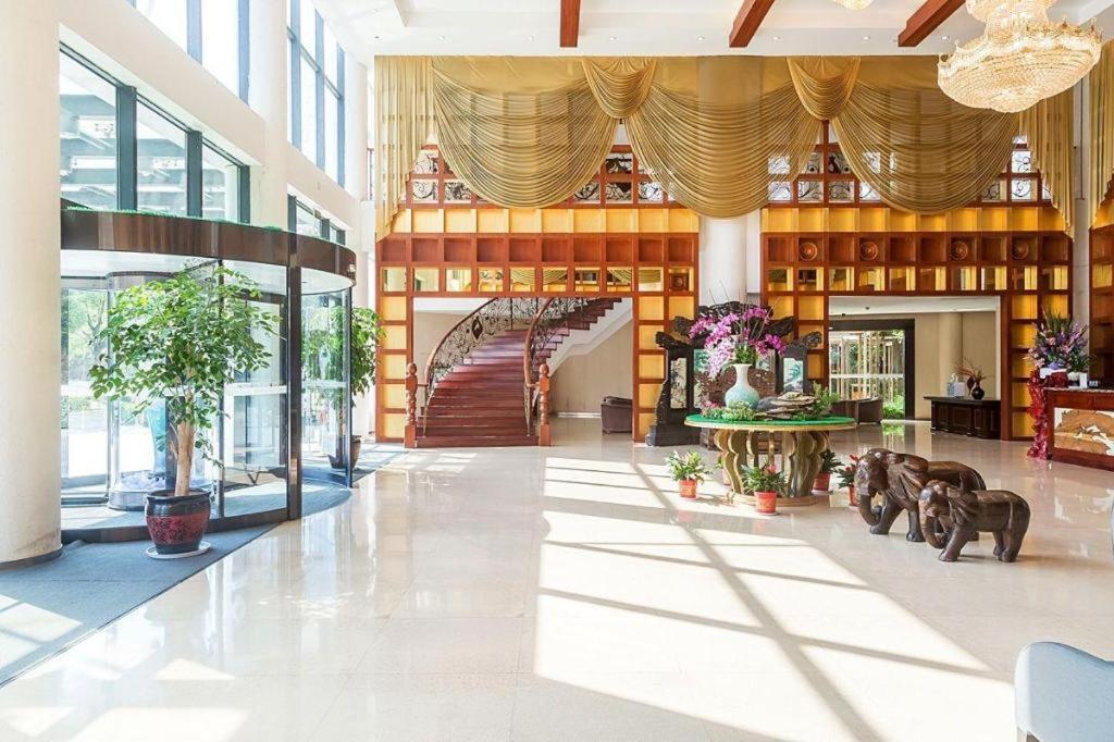 Suzhou Phoenix Hotspring Resort Zhangjiagang Bagian luar foto