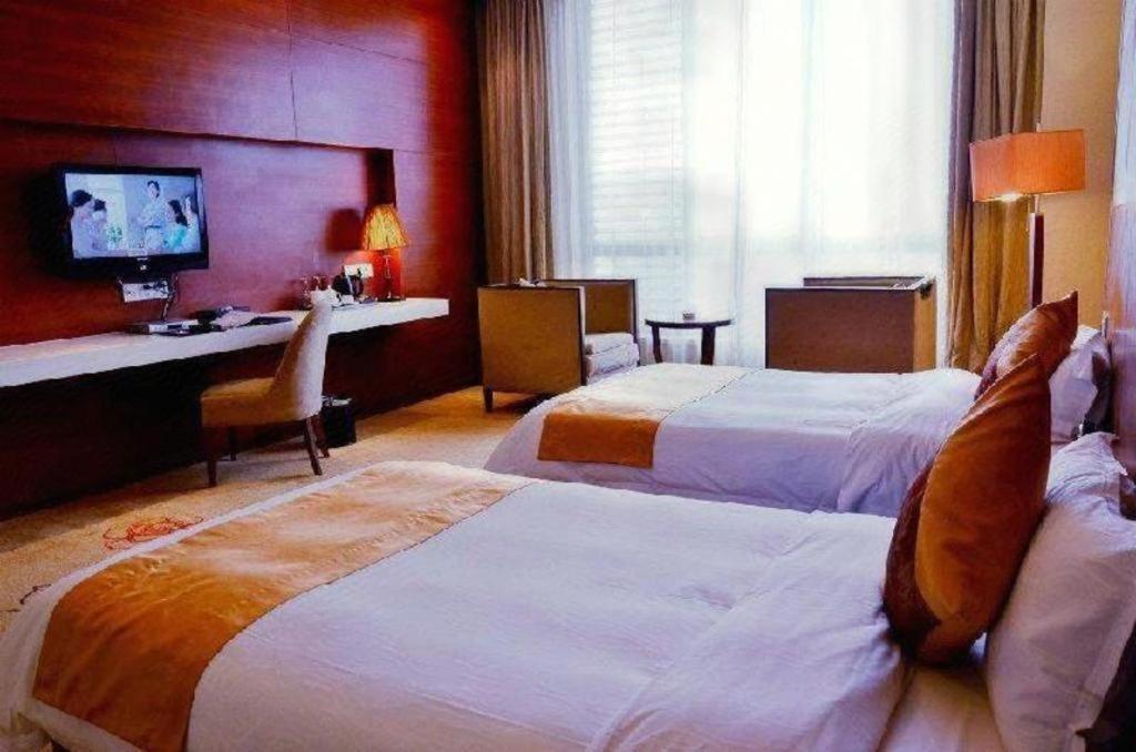Suzhou Phoenix Hotspring Resort Zhangjiagang Bagian luar foto