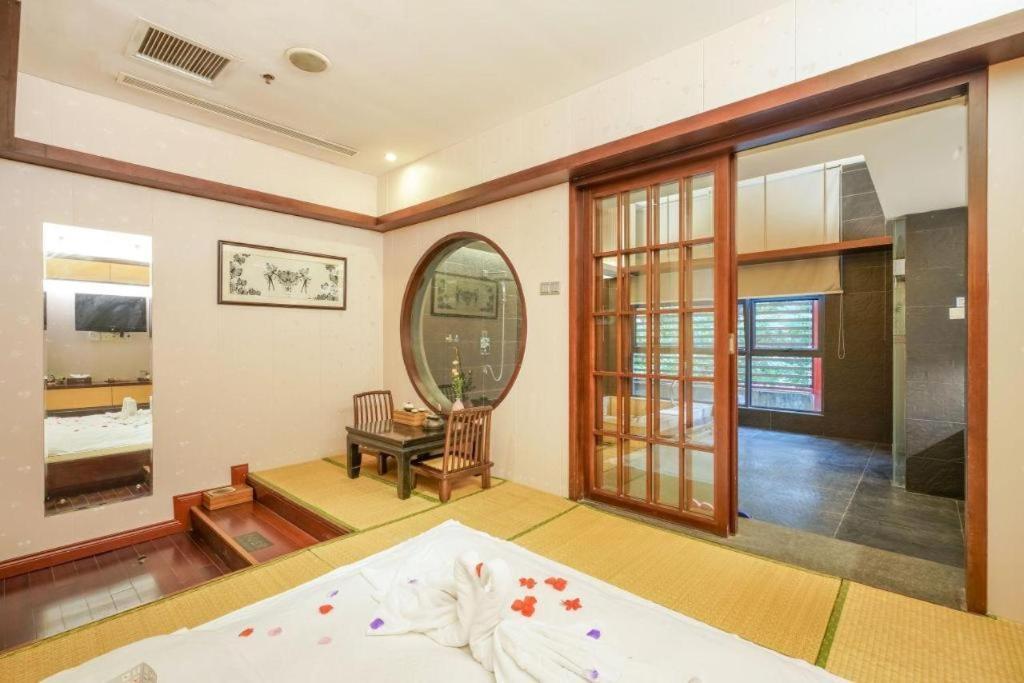 Suzhou Phoenix Hotspring Resort Zhangjiagang Bagian luar foto