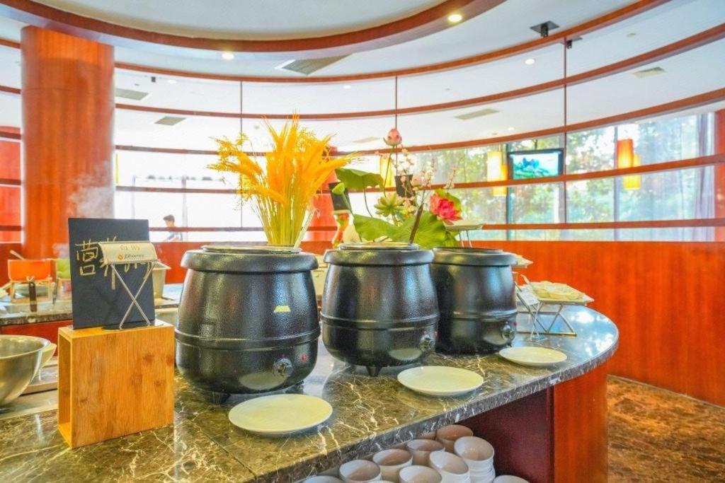 Suzhou Phoenix Hotspring Resort Zhangjiagang Bagian luar foto