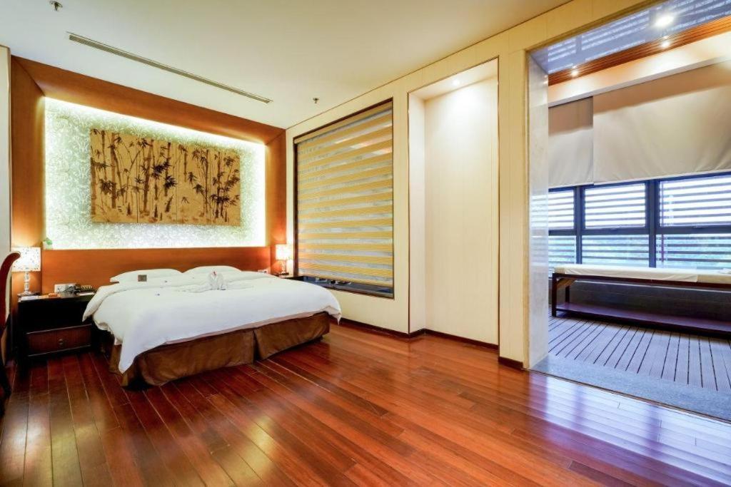 Suzhou Phoenix Hotspring Resort Zhangjiagang Bagian luar foto
