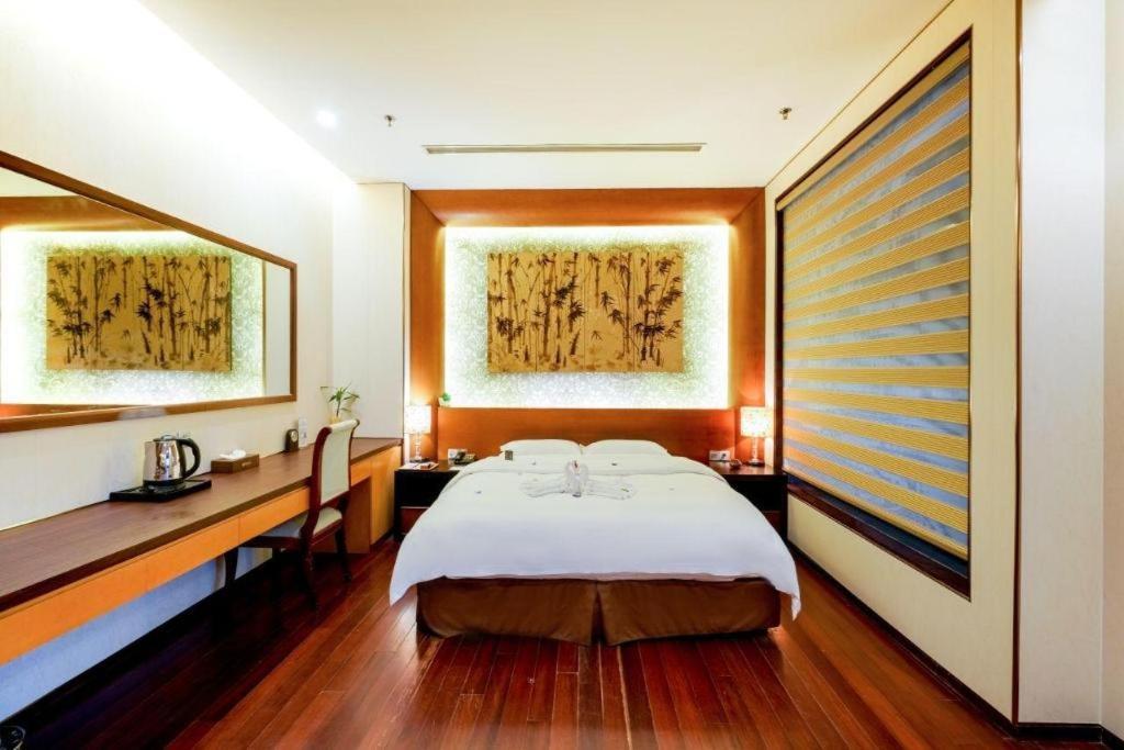 Suzhou Phoenix Hotspring Resort Zhangjiagang Bagian luar foto