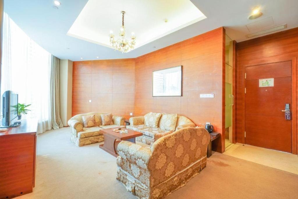 Suzhou Phoenix Hotspring Resort Zhangjiagang Bagian luar foto
