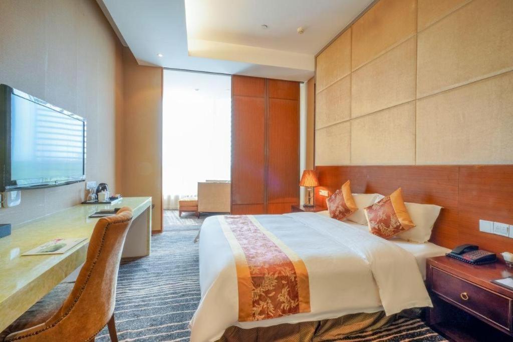 Suzhou Phoenix Hotspring Resort Zhangjiagang Bagian luar foto