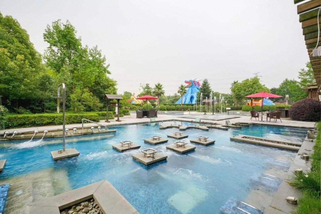 Suzhou Phoenix Hotspring Resort Zhangjiagang Bagian luar foto